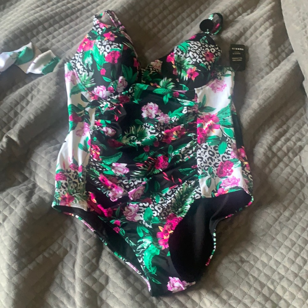 COPY - Torrid one price swimsuit NWT